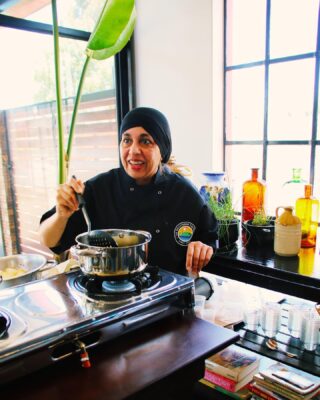 Fatima Vaid presents Cooking Indian with Fatima on Sunday 8 November 🤍 She’s sharing some of her most-cherished recipes in a hands-on Cooking Class in our kitchen! Email us on hello@dullstroom.tours to book or for more info on our Cooking Classes R650 per person includes class material, a full food experience and take-home recipes